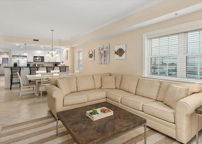 3 Bedroom Ocean Block At Seaside Retreat Just Steps From The Beach! Holiday home