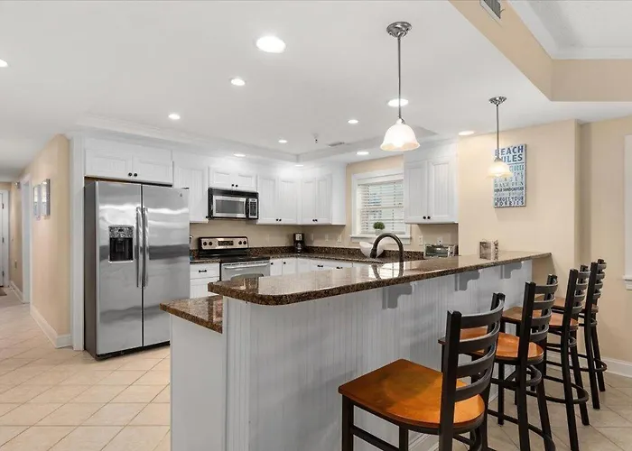 3 Bedroom Ocean Block At Seaside Retreat Just Steps From The Beach! *