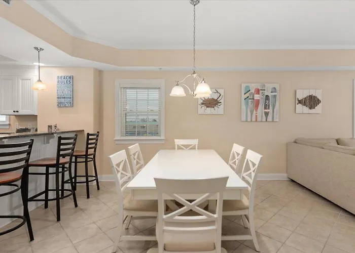 3 Bedroom Ocean Block At Seaside Retreat Just Steps From The Beach! Holiday home