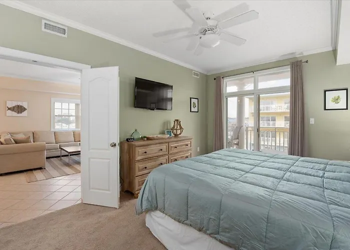3 Bedroom Ocean Block At Seaside Retreat Just Steps From The Beach! *