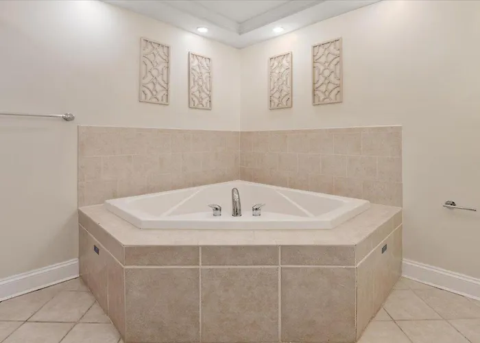 3 Bedroom Ocean Block At Seaside Retreat Just Steps From The Beach! * Ocean City