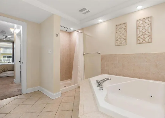 3 Bedroom Ocean Block At Seaside Retreat Just Steps From The Beach!