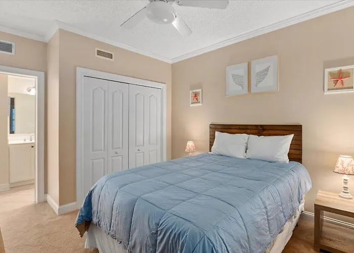 3 Bedroom Ocean Block At Seaside Retreat Just Steps From The Beach! *