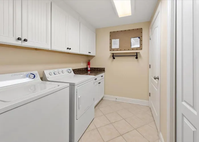 3 Bedroom Ocean Block At Seaside Retreat Just Steps From The Beach!